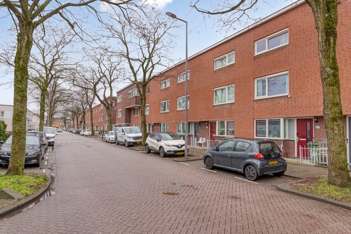 Photo 2 of Resedastraat 19-A