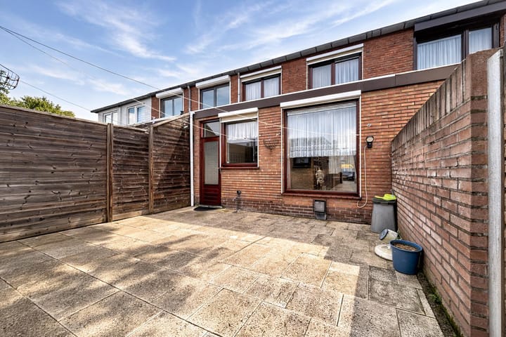 Photo 14 of Burgemeester I. van Houtestraat 27