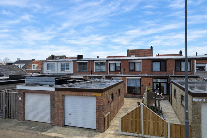 Photo 17 of Burgemeester I. van Houtestraat 27