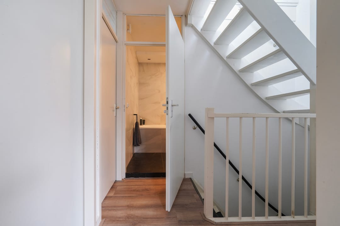 Photo 23 of Jan Linthorststraat 35