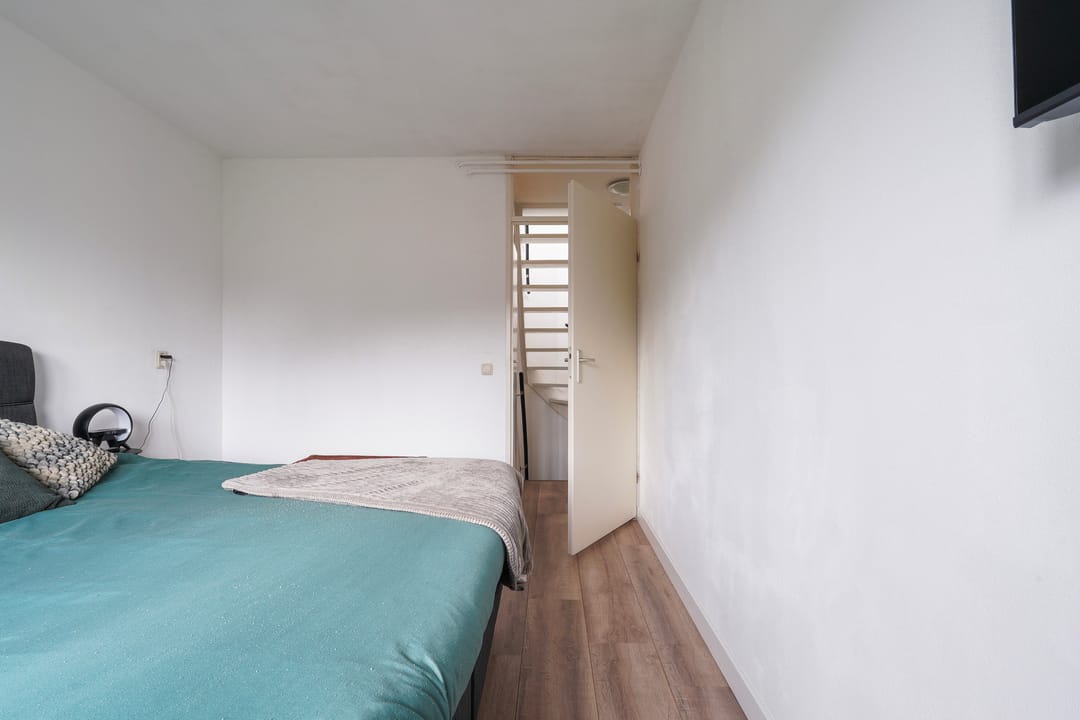 Photo 28 of Jan Linthorststraat 35