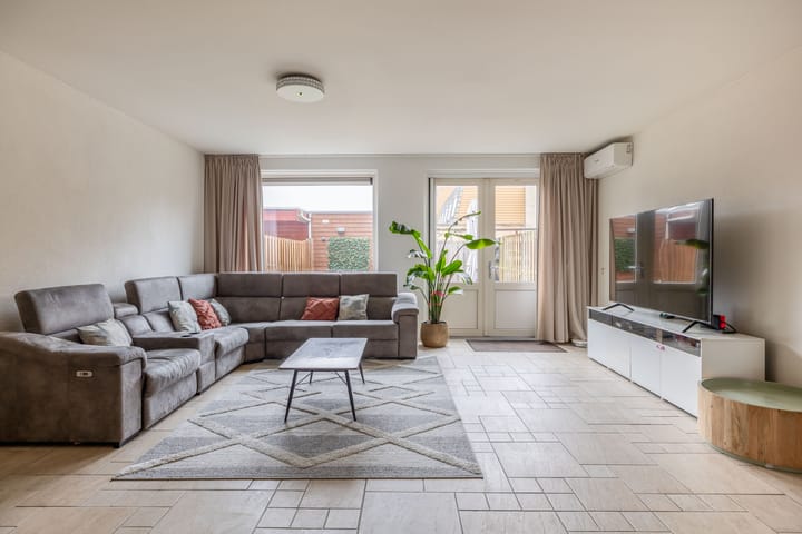 Photo 2 of Avenue Carré 62