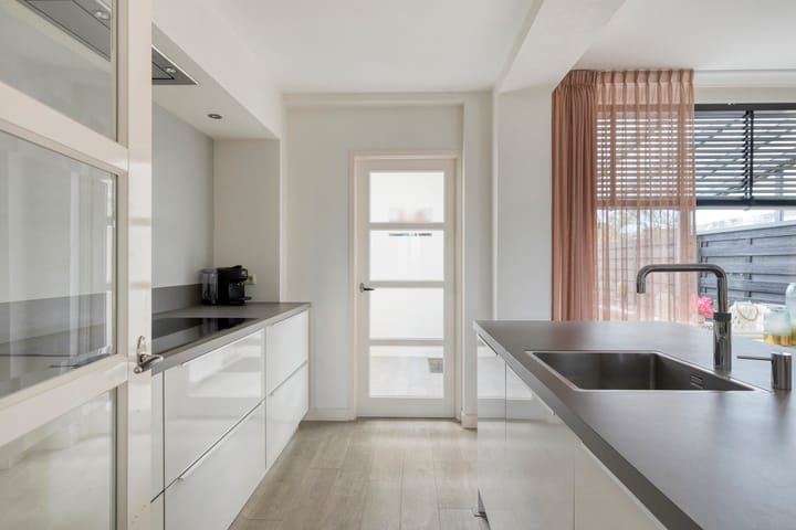 Photo 13 of Esdoornlaan 6