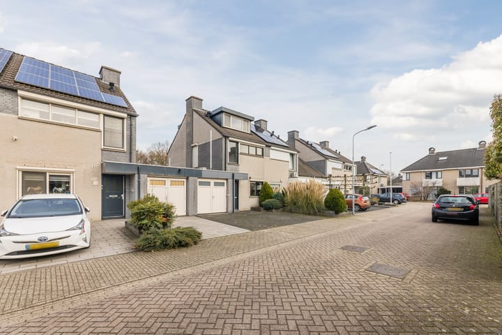 Photo 2 of Kerkeweide 21