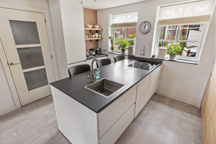 Foto 17 van Dokter Rutgers van der Loeffstraat 15