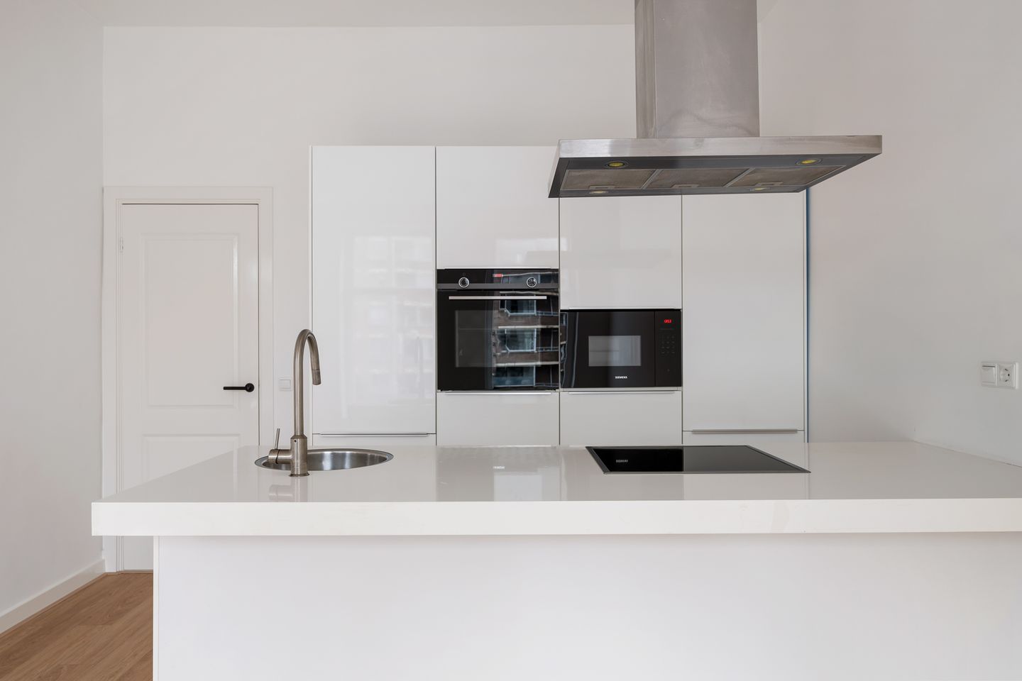 Photo 10 of Westzeedijk 74-A01