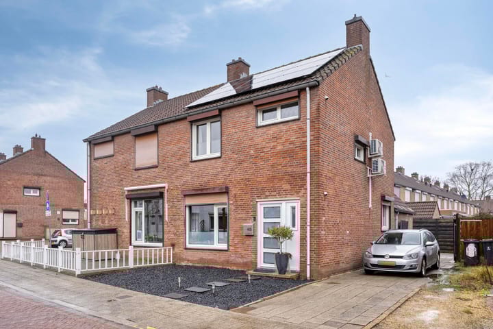 Photo 2 of Prins Hendrikstraat 48