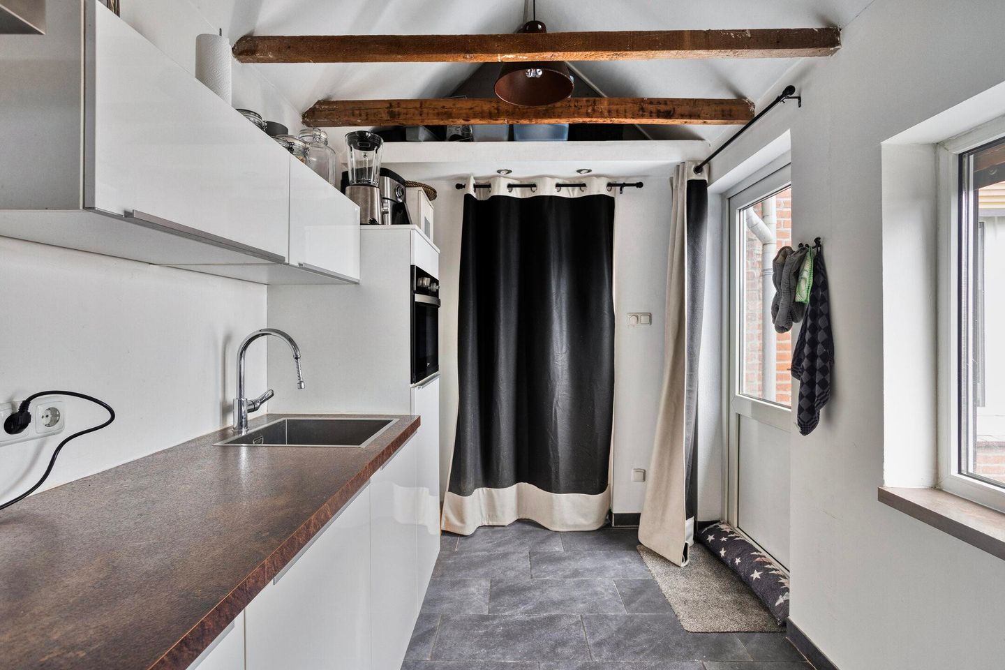 Photo 10 of Prins Hendrikstraat 48