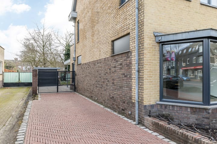 Foto 46 van Rijksweg Zuid 107