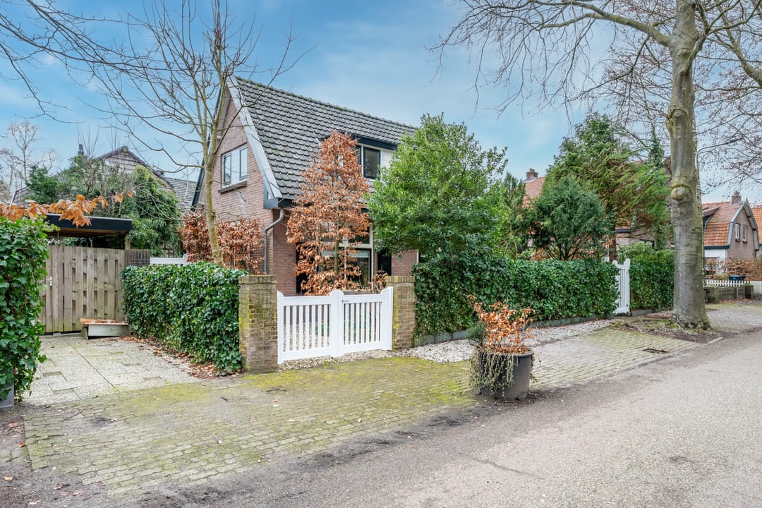 Photo 1 of van Oosthuyselaan 53