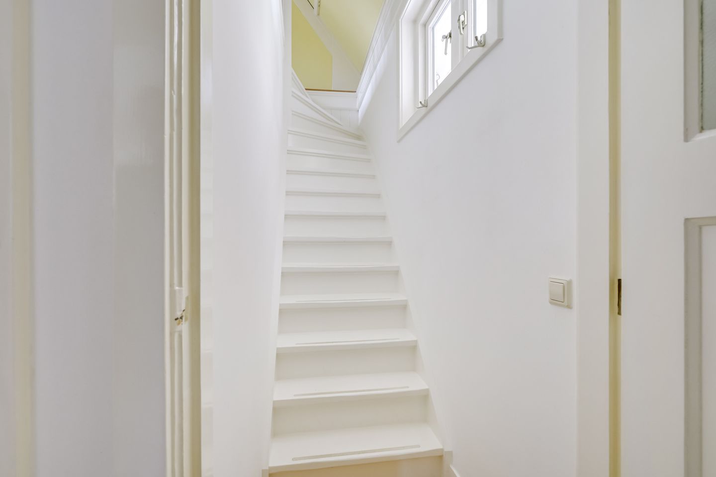 Photo 20 of van Oosthuyselaan 53