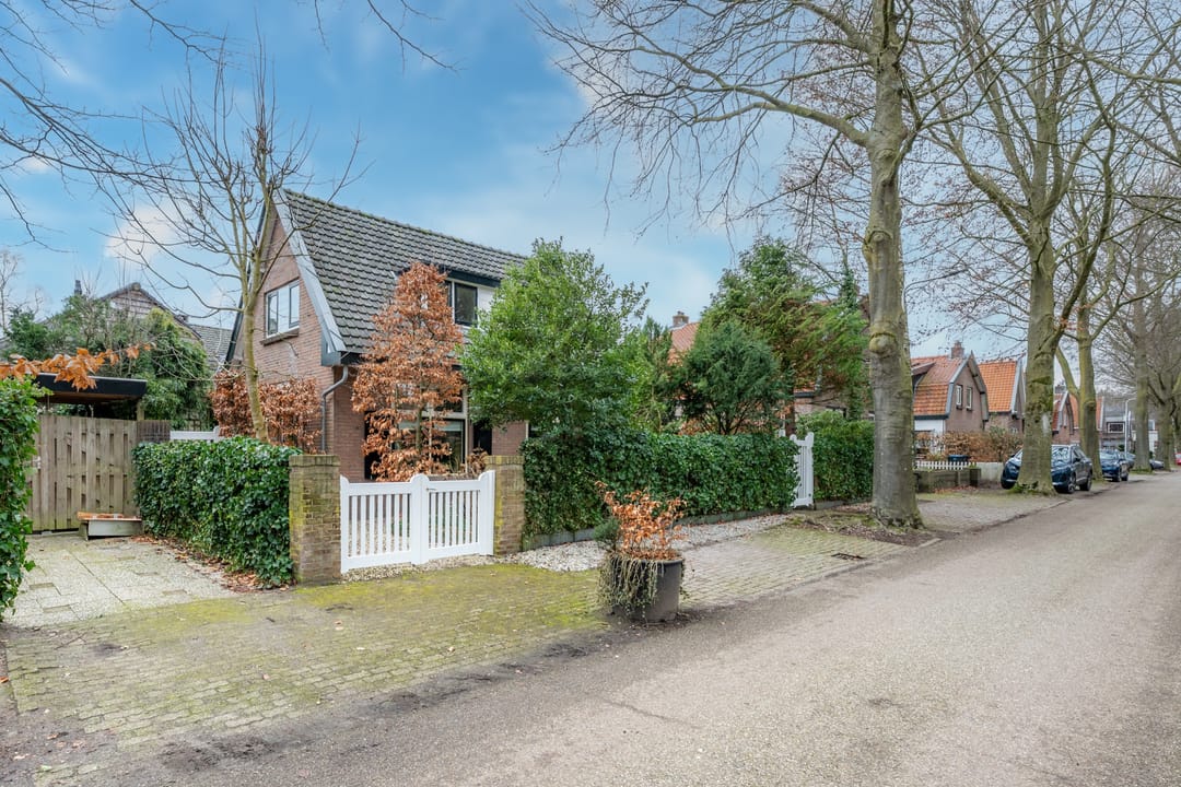 Photo 38 of van Oosthuyselaan 53