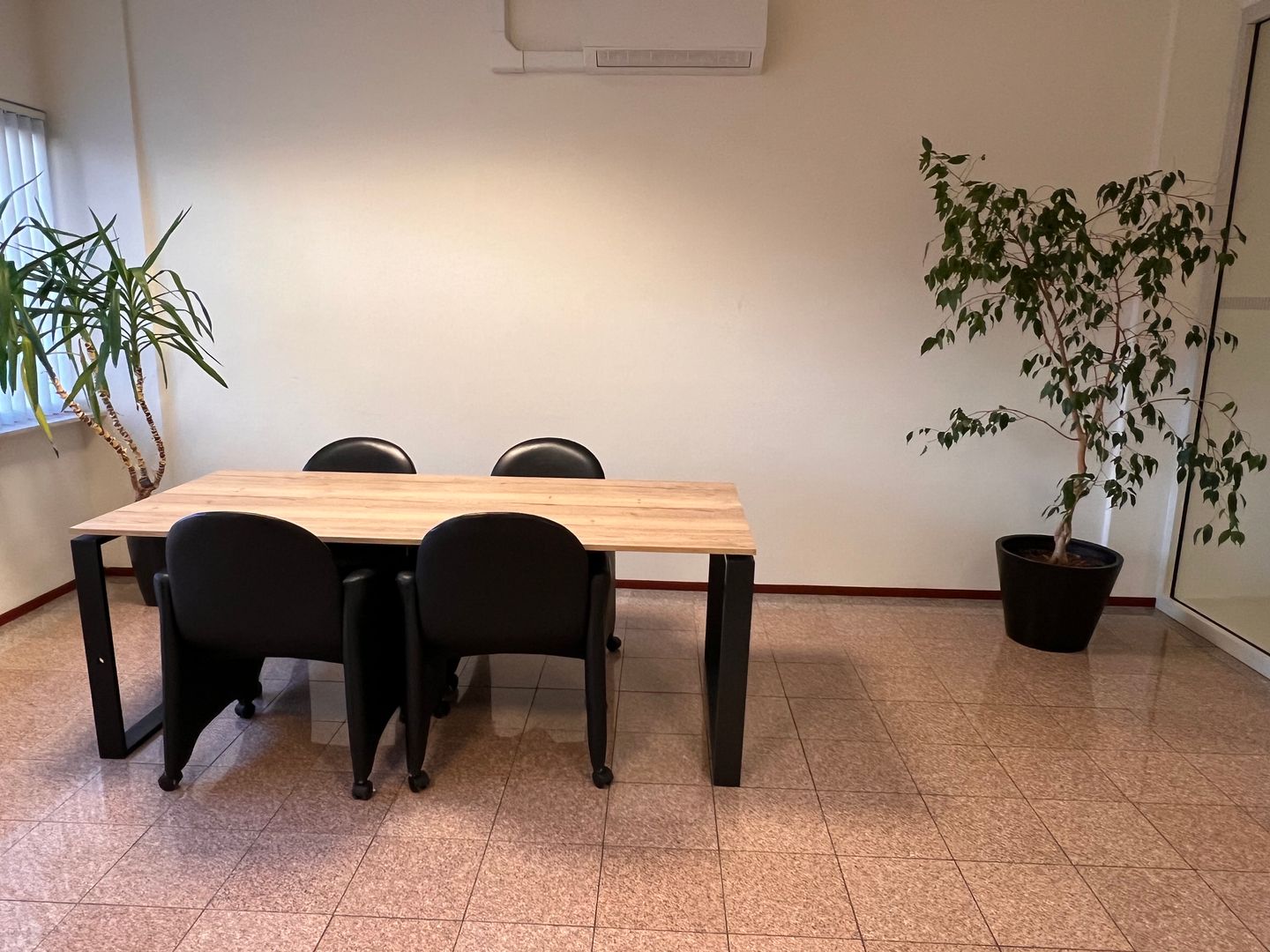 View photo 2 of Poortland 30