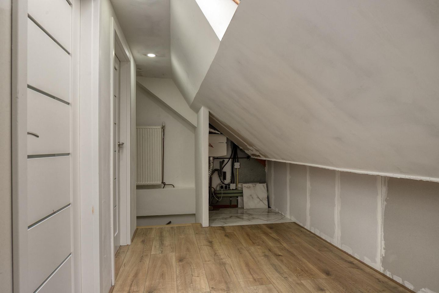 Photo 34 of Oostzeestraat 133