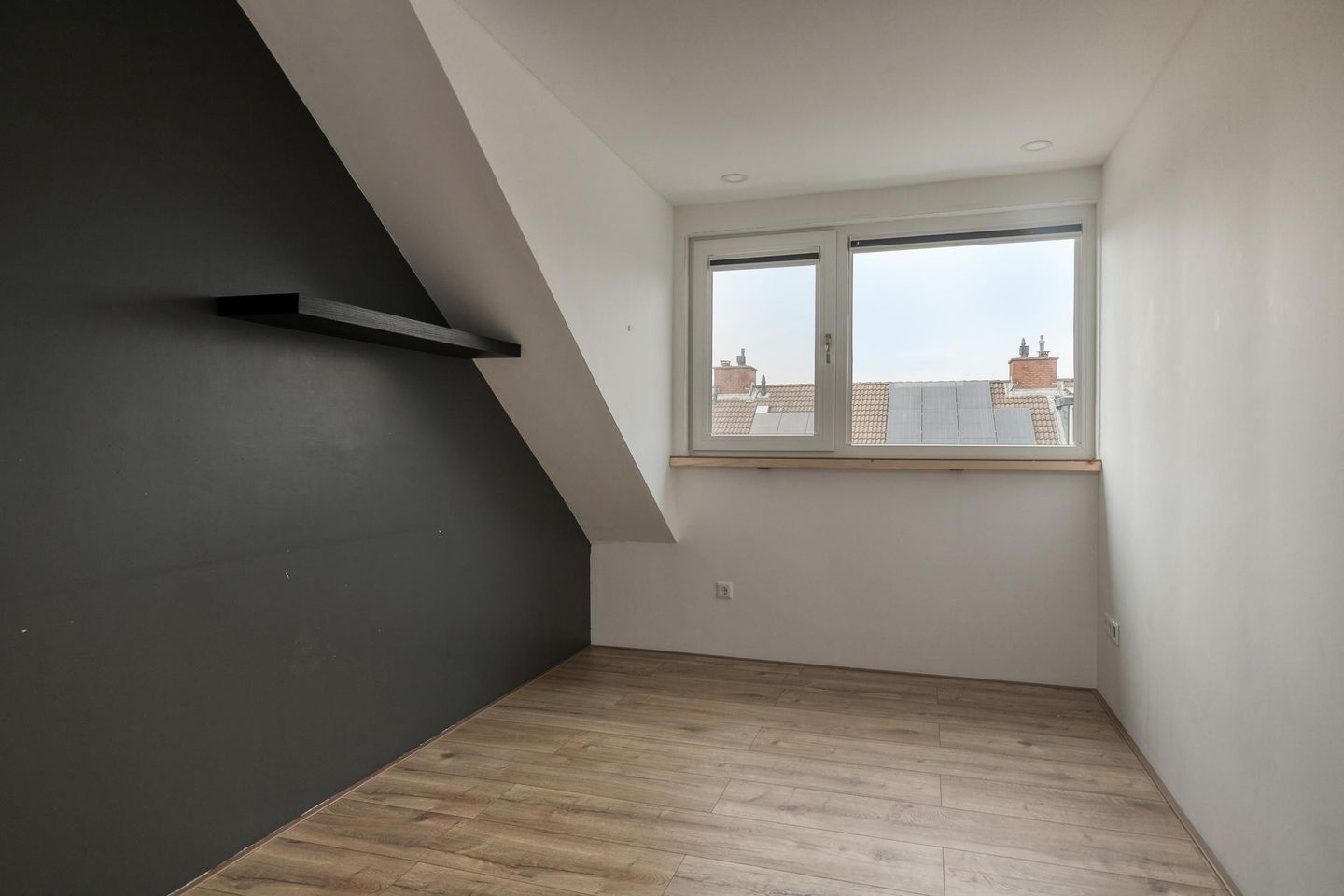 Photo 35 of Oostzeestraat 133