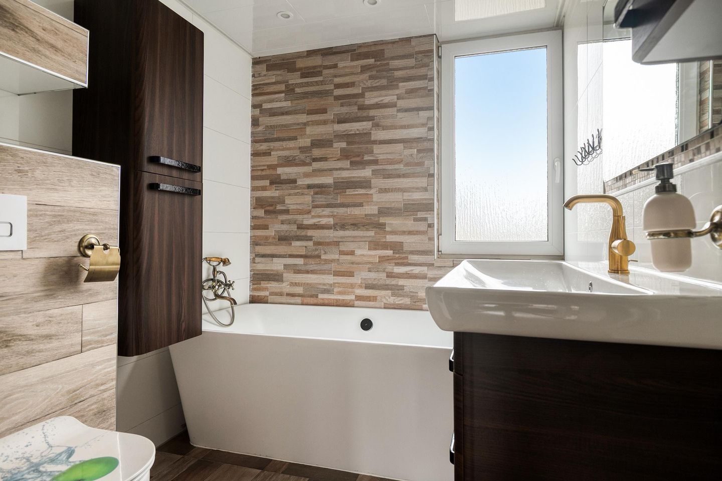 Photo 25 of Oostzeestraat 133