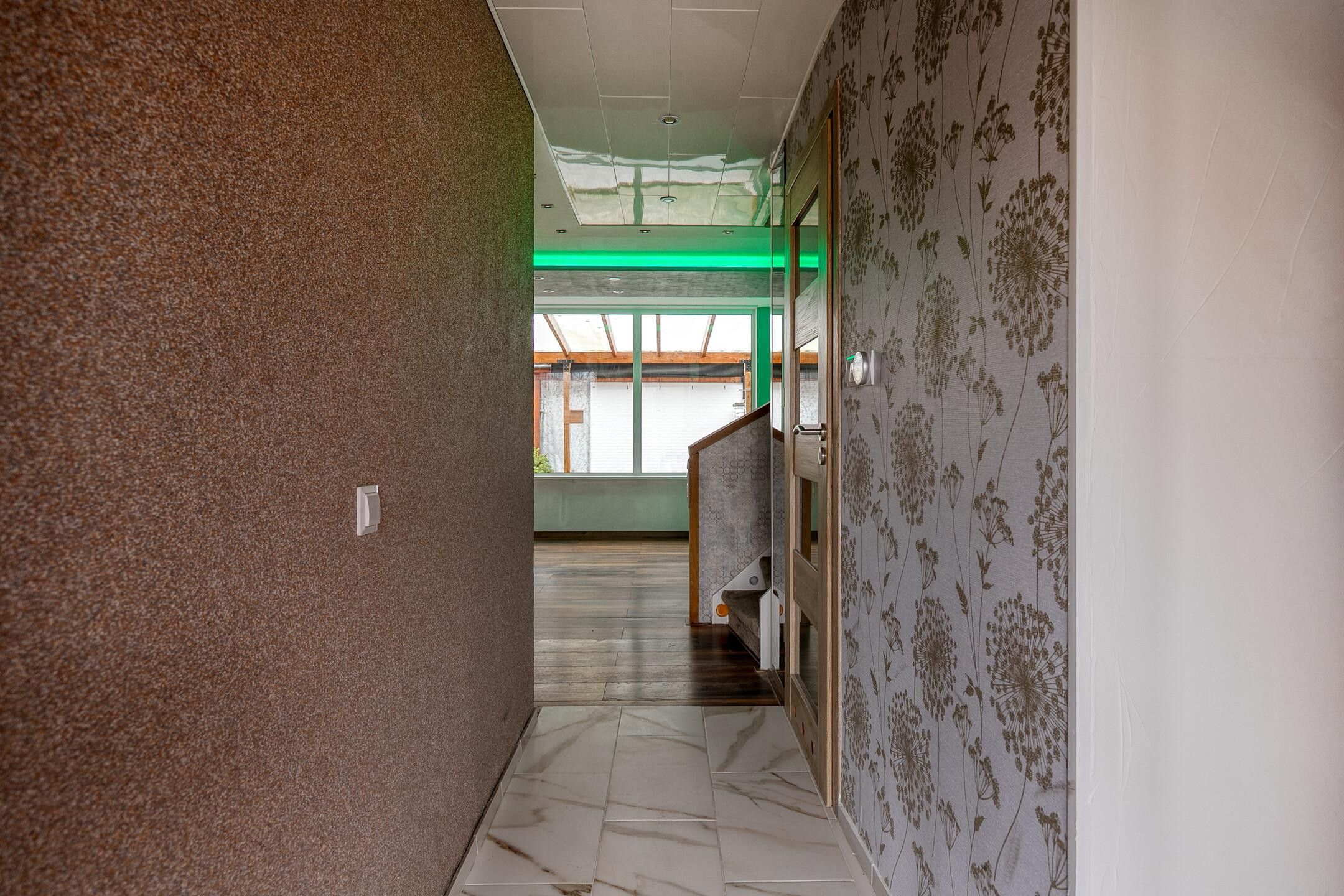 Photo 9 of Oostzeestraat 133