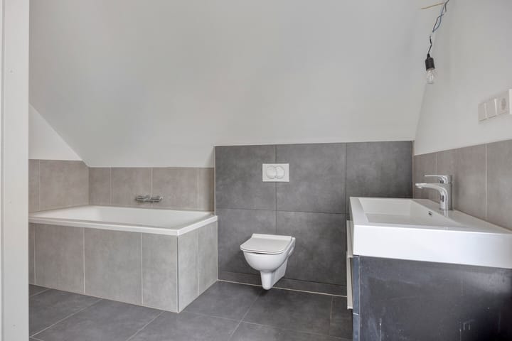 Photo 4 of Van den Elsenstraat 8