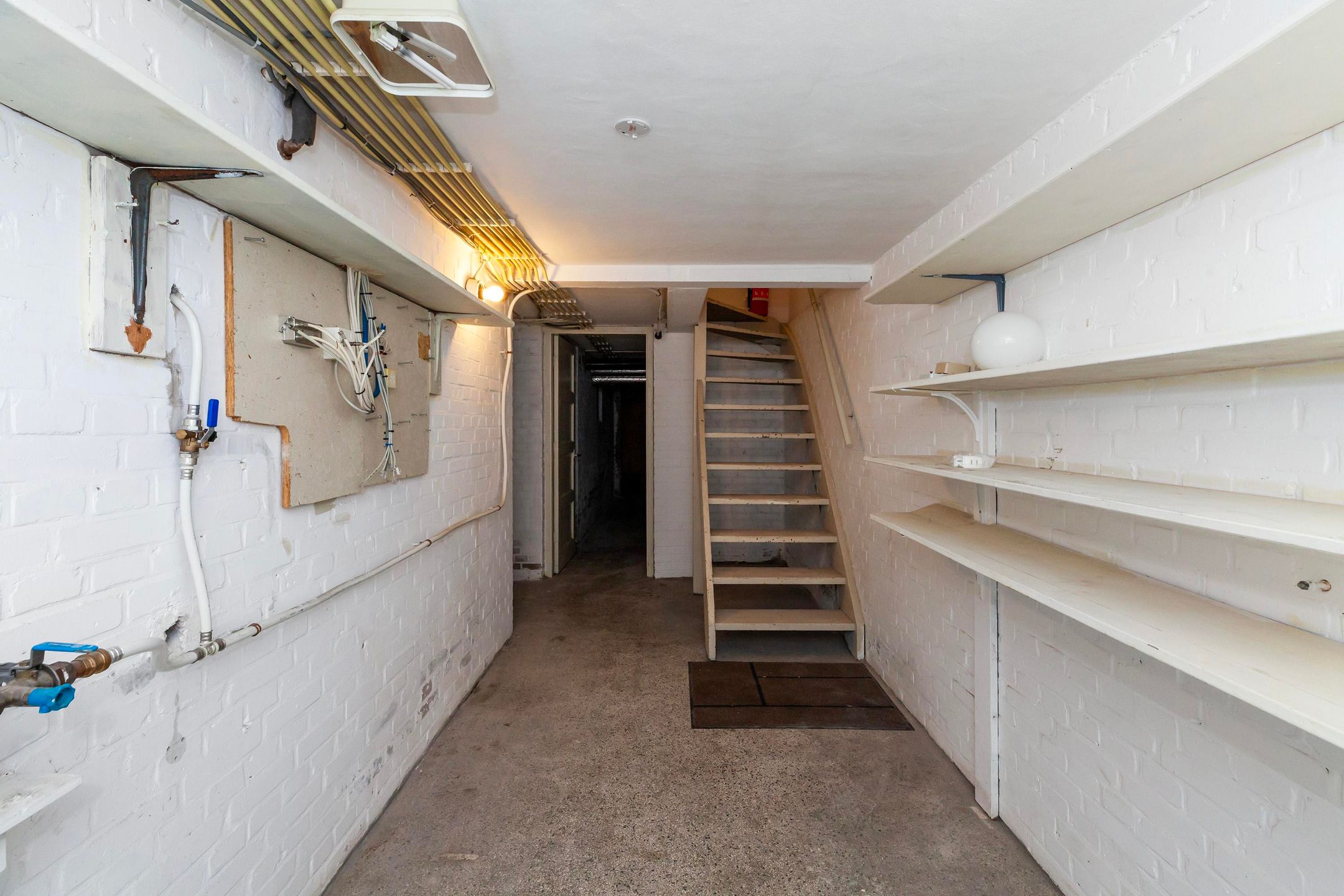 Photo 15 of Doorniksestraat 43