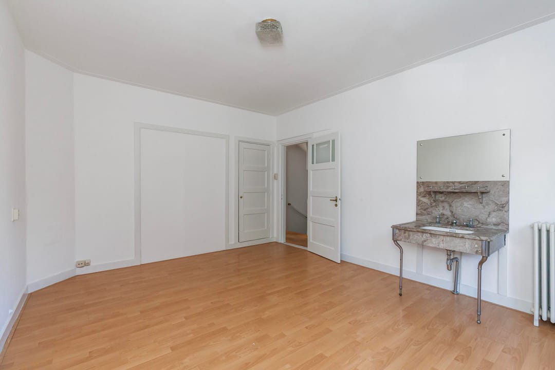 Photo 22 of Doorniksestraat 43