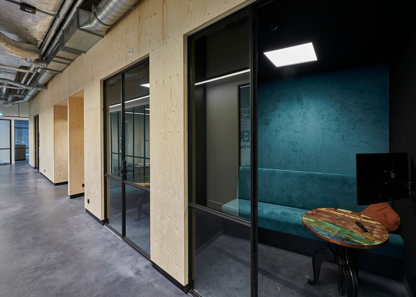 Bekijk foto 2 van Schijfstraat 8