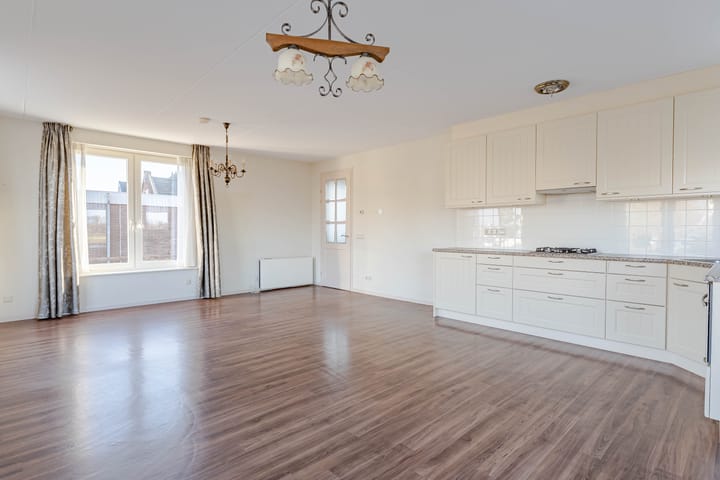 Photo 8 of Voorweg 103