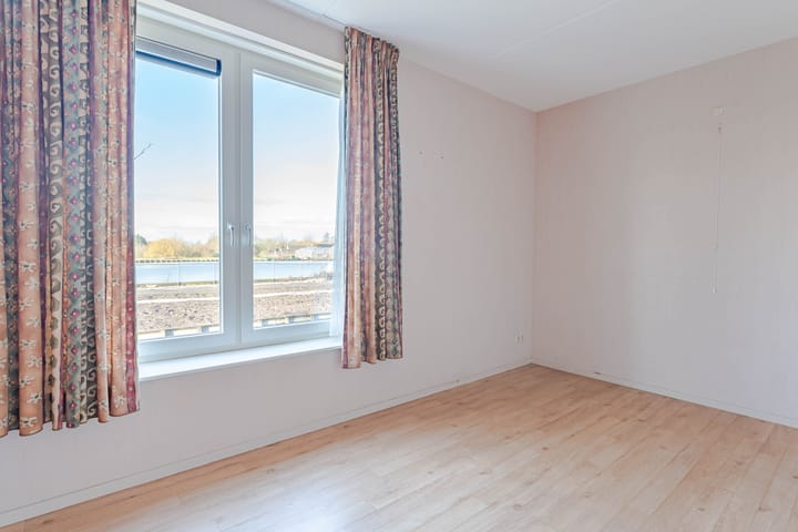 Photo 10 of Voorweg 103