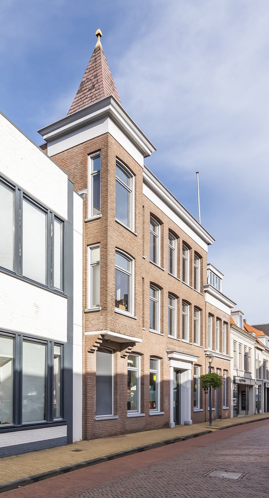 View photo 2 of Haarstraat 65