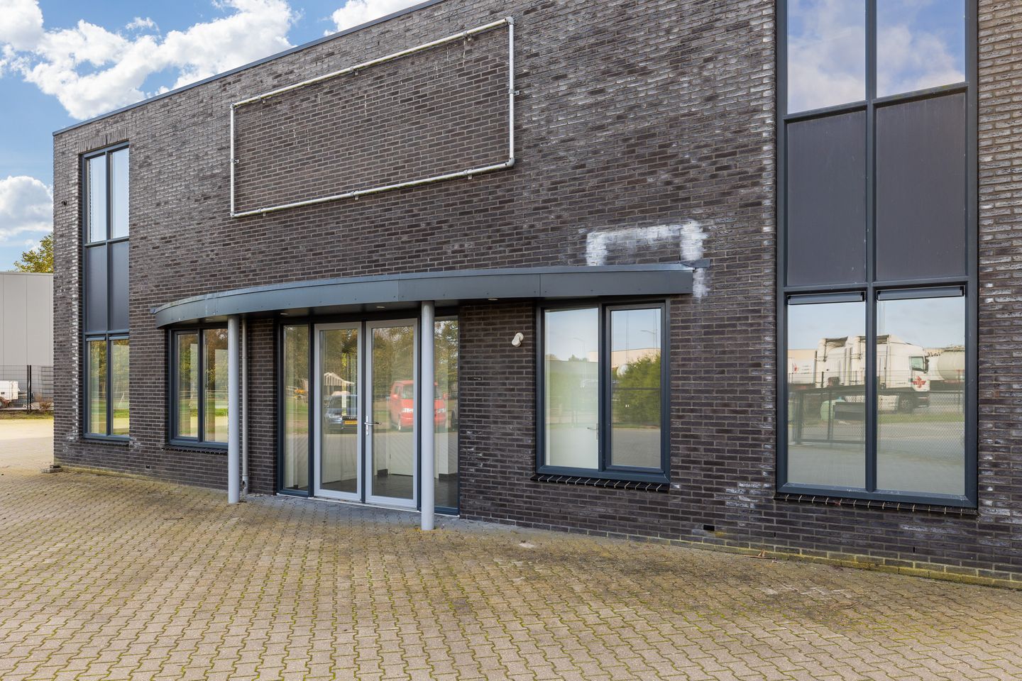 View photo 4 of Constructieweg 6