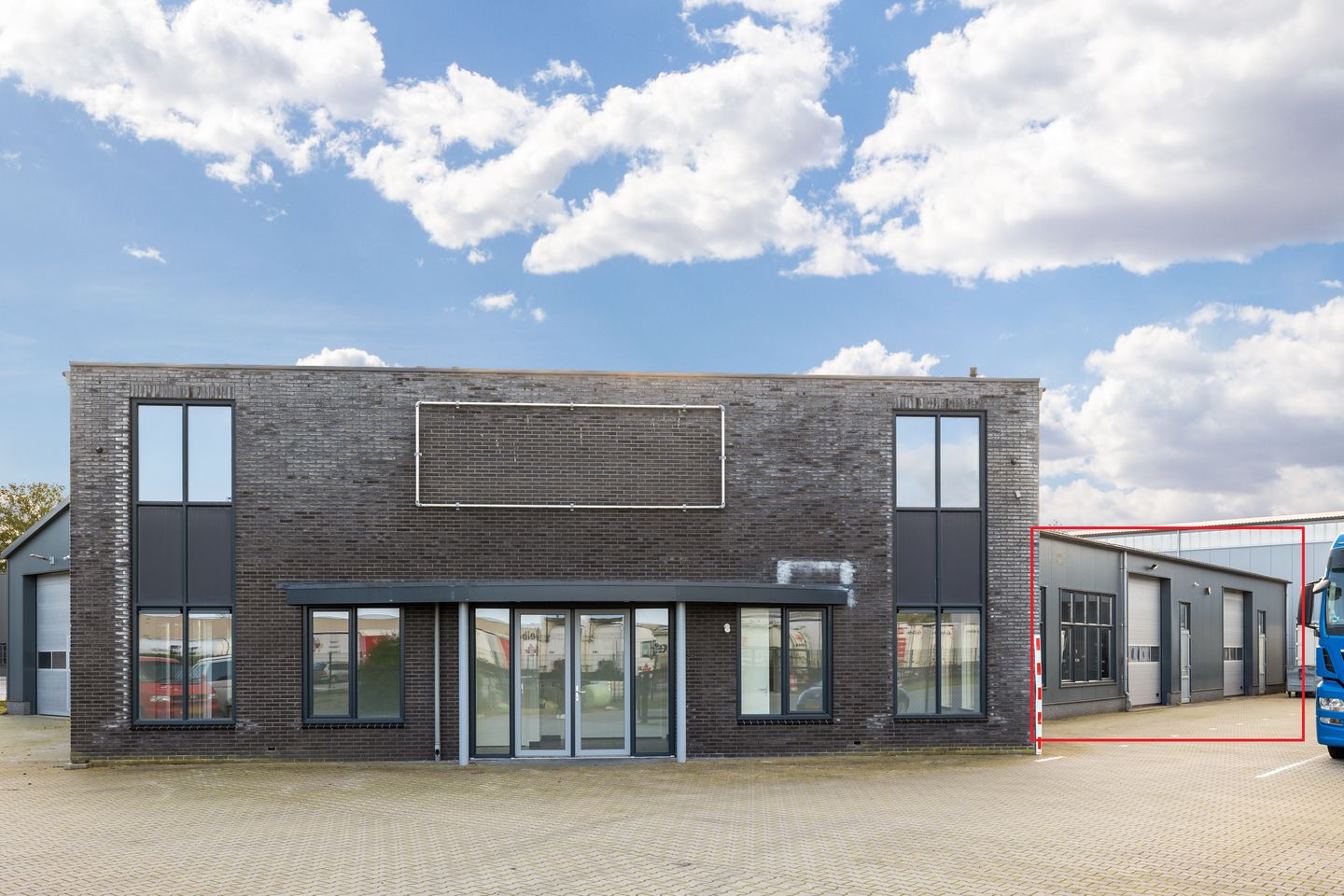 View photo 3 of Constructieweg 6