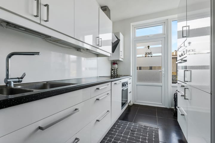 Photo 3 of Schorpioen 43