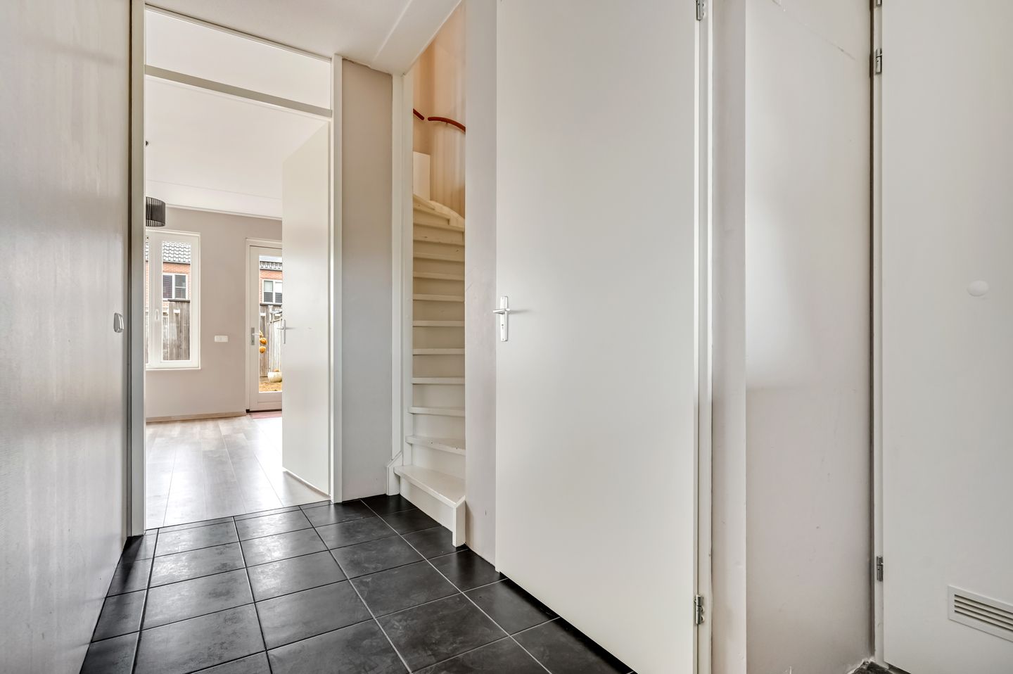 Photo 10 of Bremerstraat 25