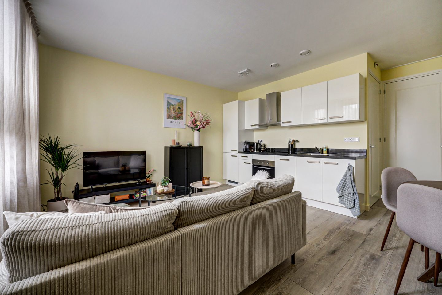 Photo 5 of Vijhestraat 1-A