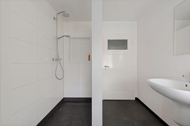 Photo 19 of Floraliastraat 6