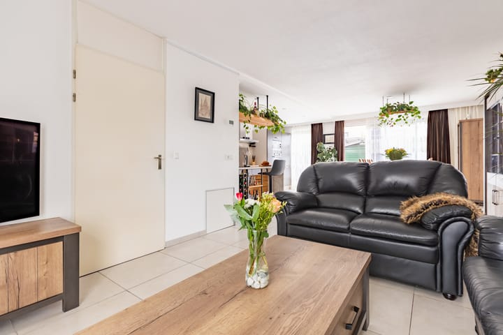 Photo 4 of Schoorlaan 8