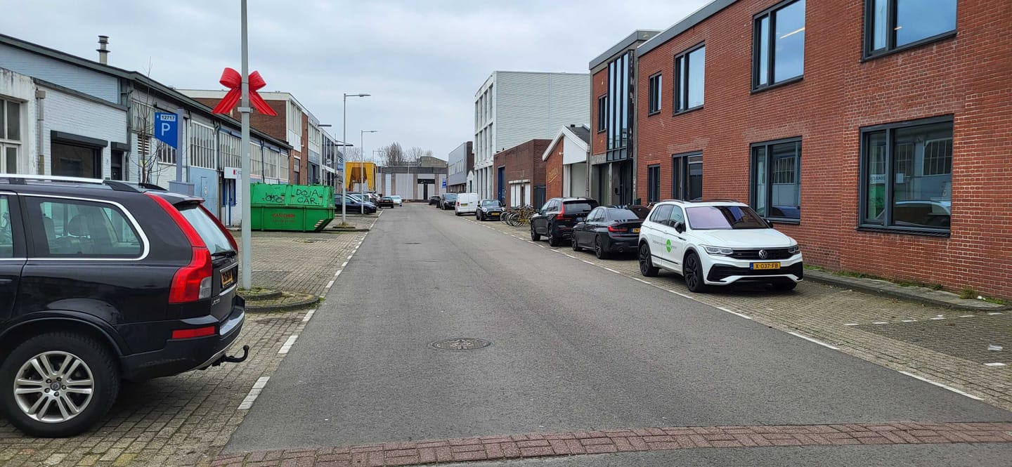 Bekijk foto 2 van Helicopterstraat 20