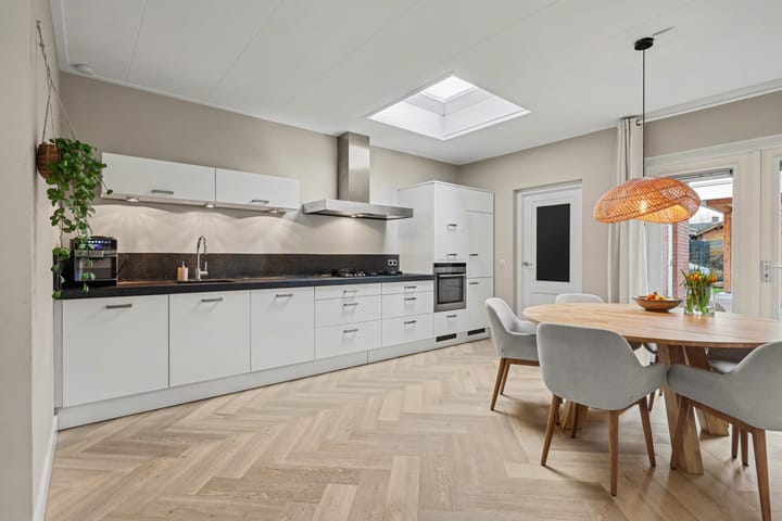 Foto 4 van Van Riebeekstraat 99