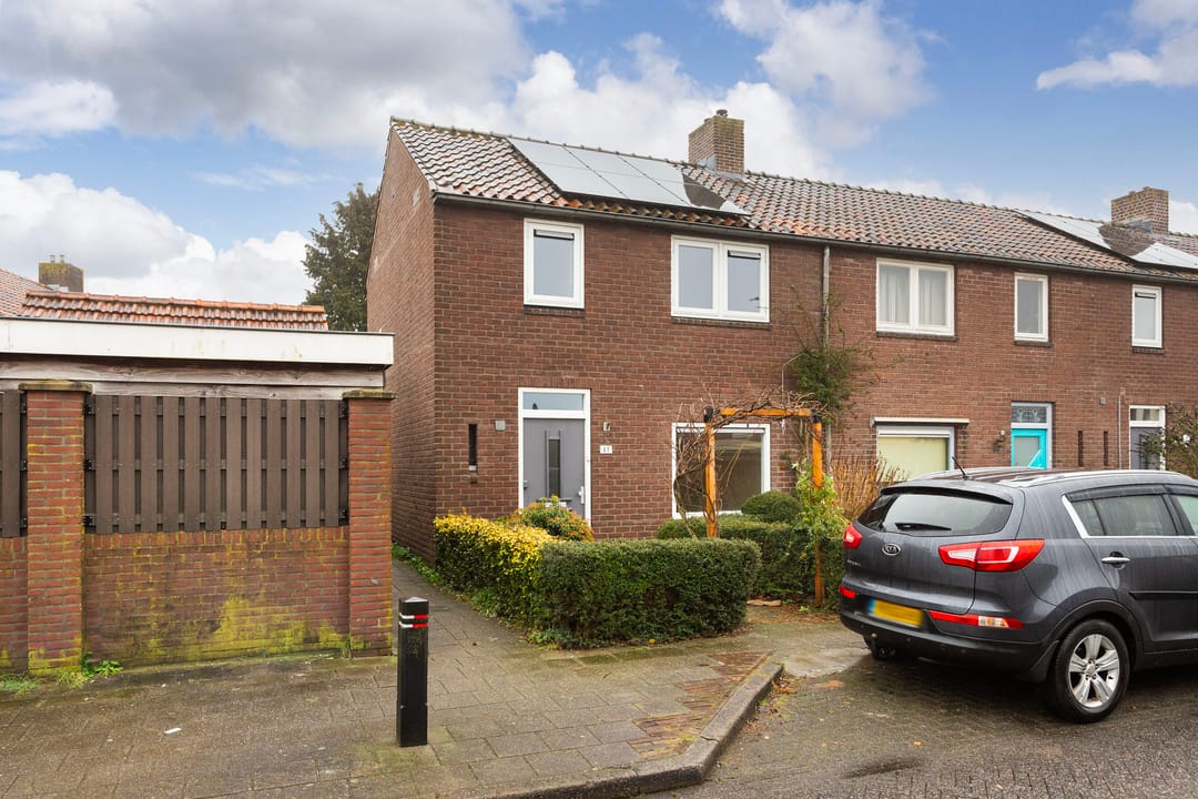 Photo 1 of Kamillestraat 37