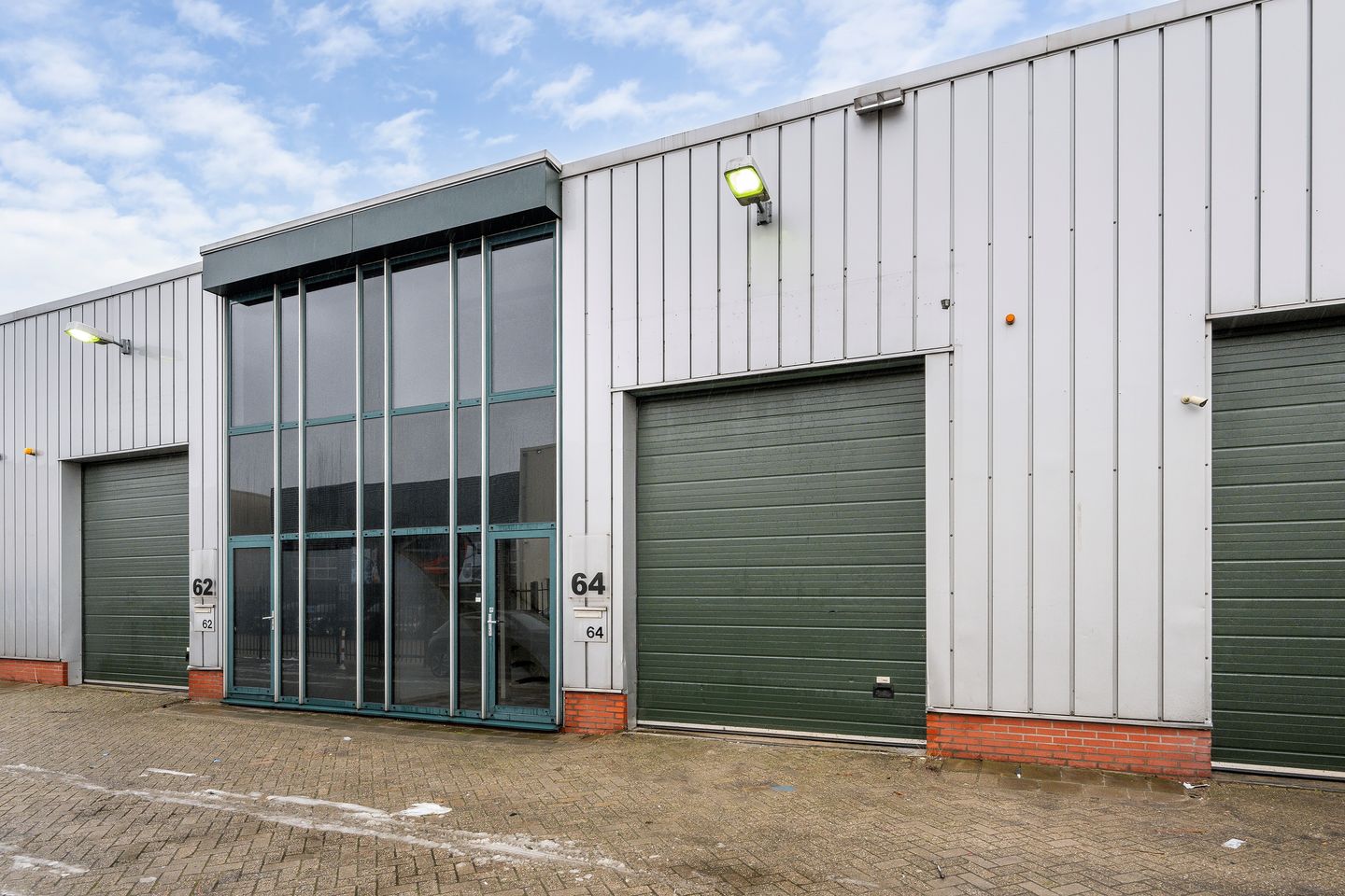 View photo 2 of Hongkongstraat 64