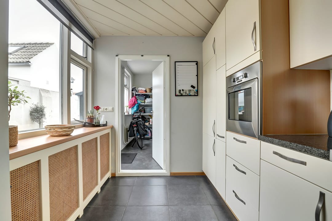 Photo 23 of Jan Tooropstraat 90