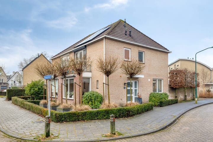 Photo 1 of Standaardstraat 11