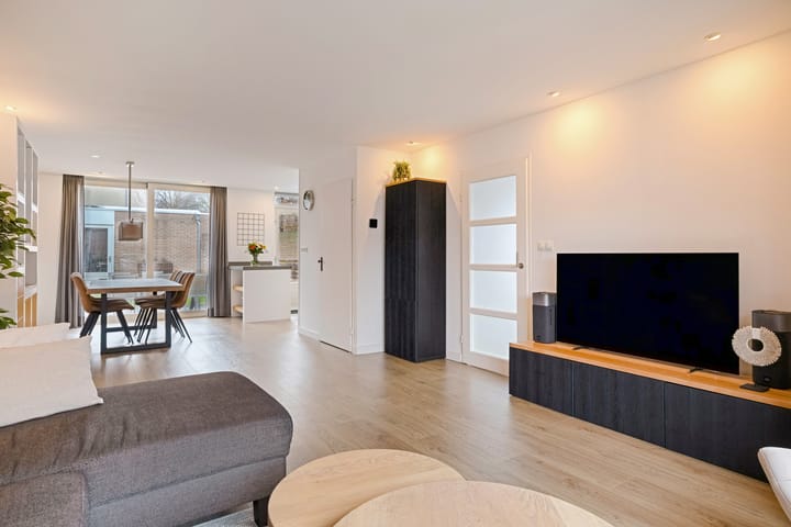 Photo 12 of Standaardstraat 11