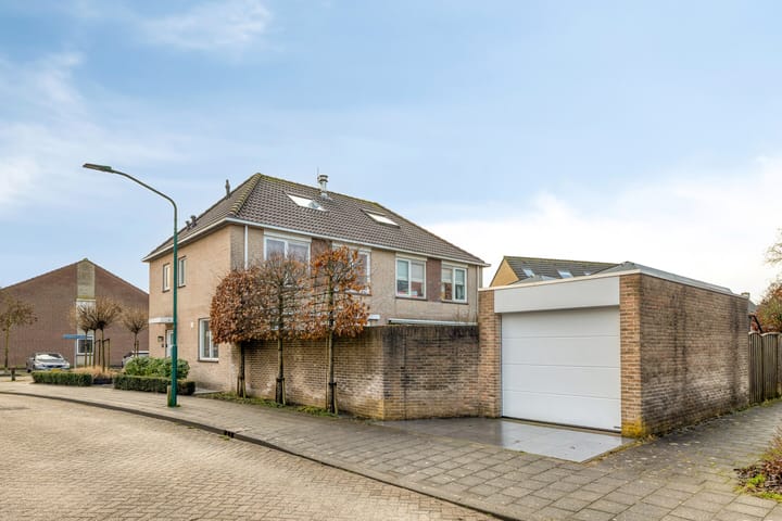 Photo 44 of Standaardstraat 11