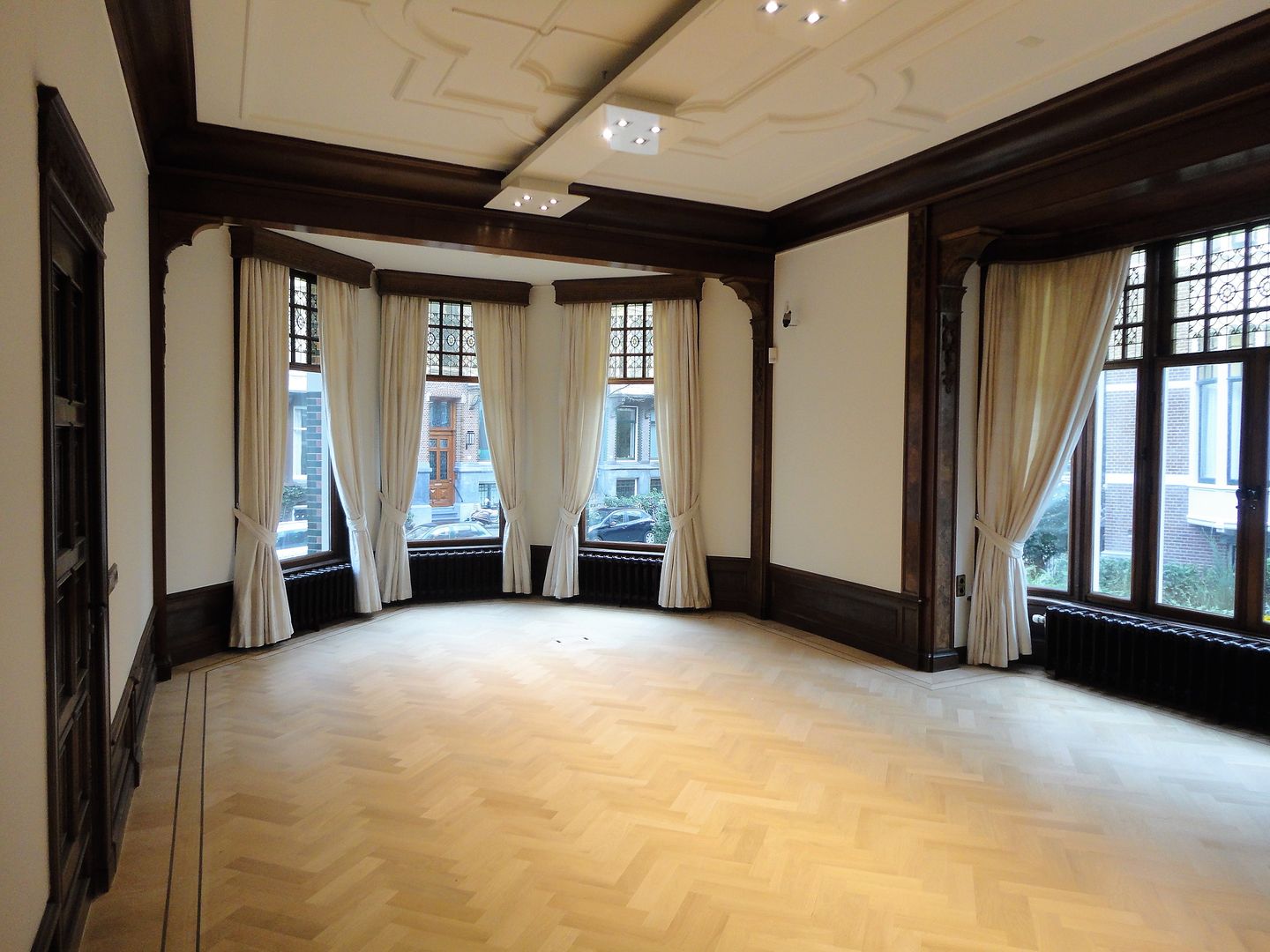 View photo 2 of Van Eeghenstraat 82