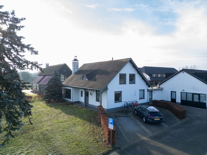 Vijfhuizenbaan 3, Riel