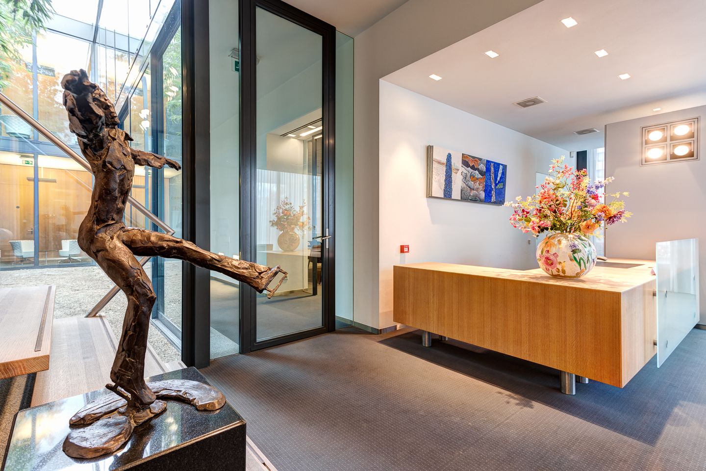 Bekijk foto 2 van Moergestelseweg 16