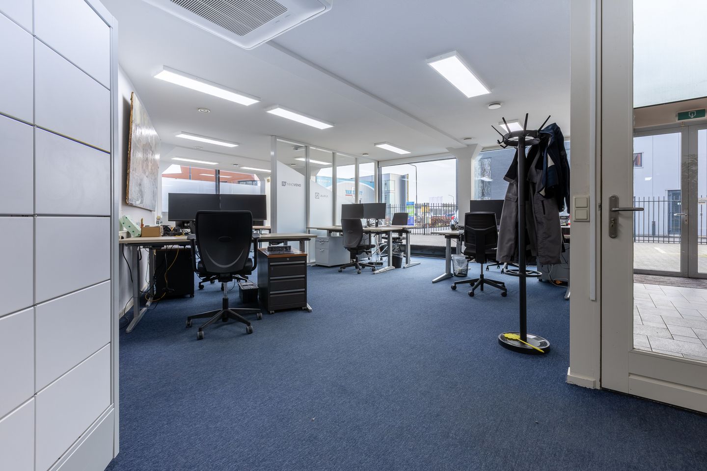 Bekijk foto 2 van Argon 47