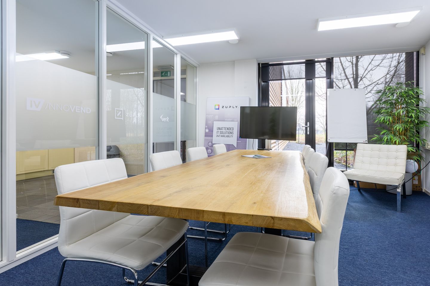 Bekijk foto 4 van Argon 47