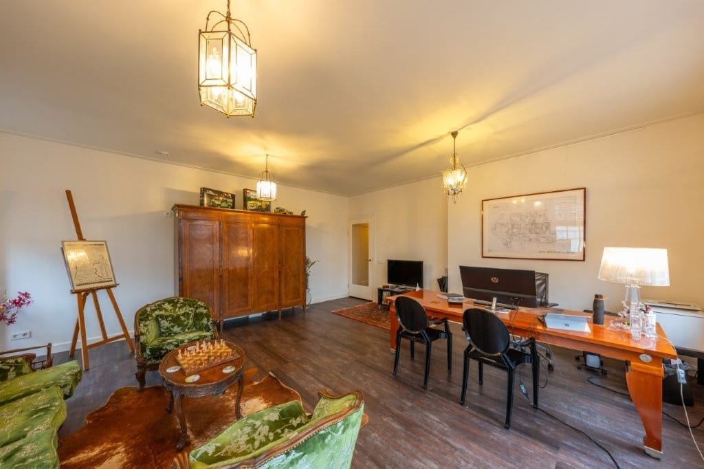 View photo 2 of Heul 3-B