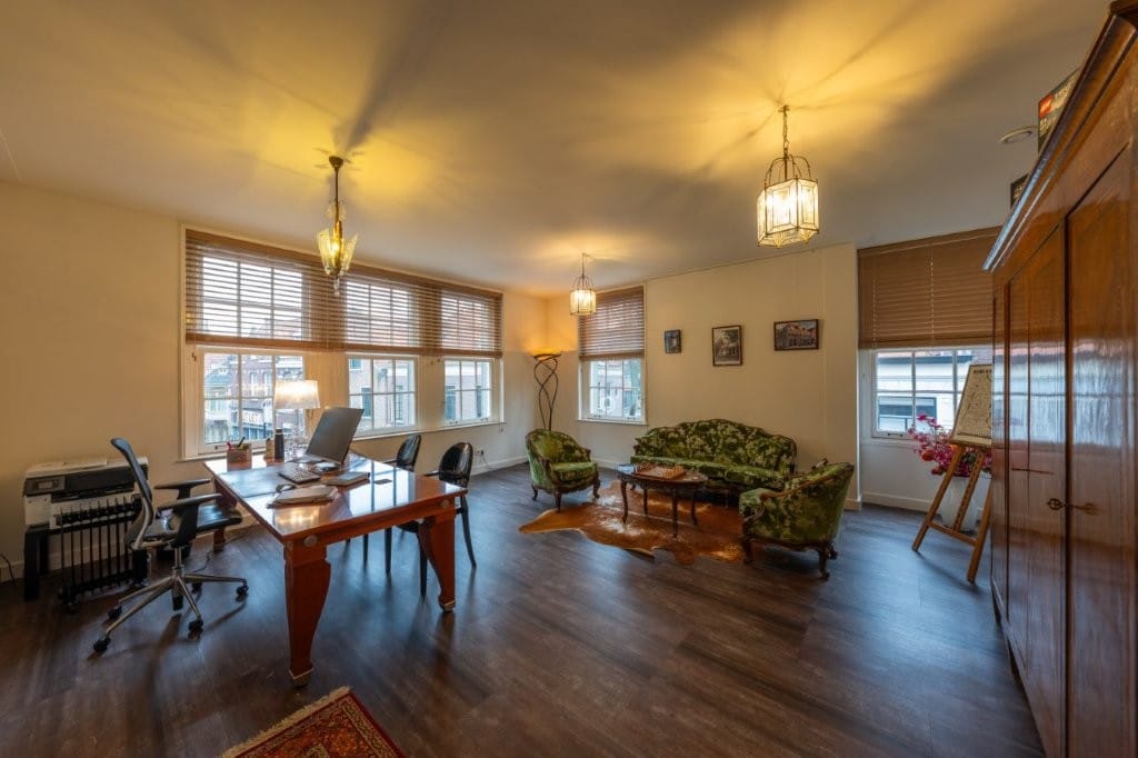 View photo 3 of Heul 3-B